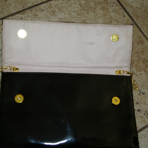 Crossbody/shoulder Black bag with gold color chain - Picture 3 of 4